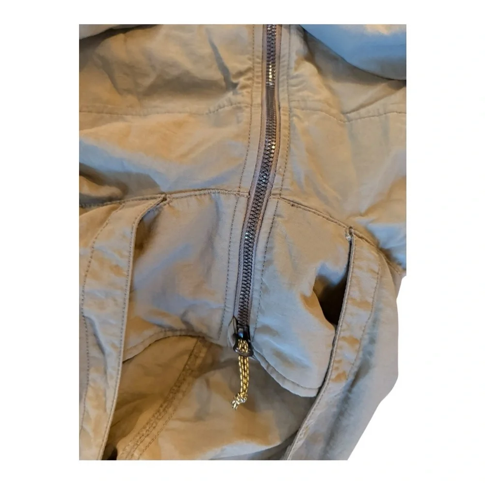 Eddie Bauer women’s Olive Green Windbreaker Jacket sz XL crop high neck full zip - Picture 9 of 10